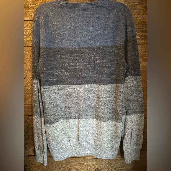 Gap Crewneck Sweater - Picture 2 of 3
